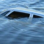 Avtomobil Samur-Abşeron kanalına aşdı – Ölən var