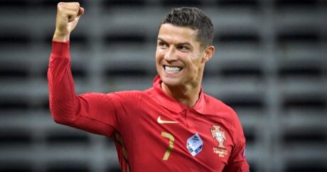 Ronaldonun heykəli ölkəni bir-birinə vurdu