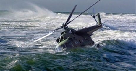 Hərbi helikopter Filippin dənizinə düşdü