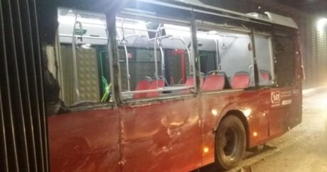 Avtobus zəncirvari qəzaya səbəb oldu – 16 avtomobil toqquşdu – Yaralılar var