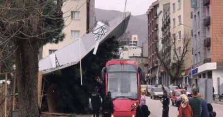 Türkiyədə fırtına dağıntıya səbəb oldu – Ölənlər var / VİDEO