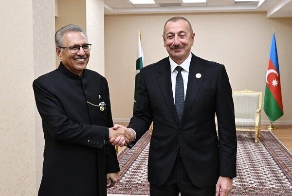 İlham Əliyev Pakistan prezidenti ilə görüşdü