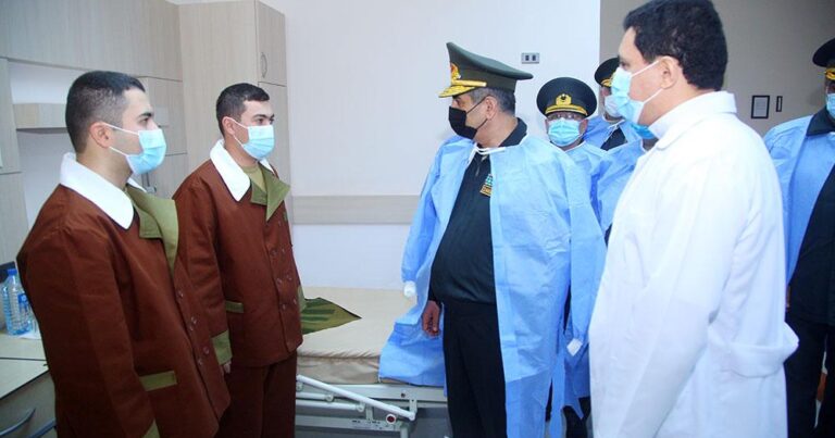 Müdafiə naziri hərbi hospitalı ziyarət etdi – FOTO