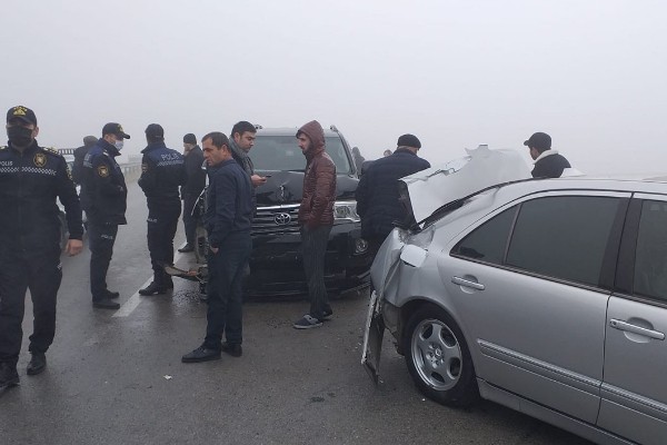 Hacıqabulda zəncirvari QƏZA: 20 avtomobil toqquşdu – Ölən və yaralananlar var / ADLAR – VİDEO