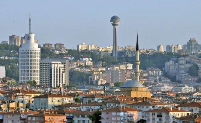 Ankarada əkiz qüllələr binası Azərbaycan bayrağına bürünüb