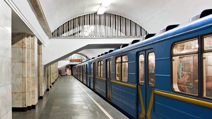 Metroda TƏHLÜKƏ: Oyuncağın içindən güllələr çıxdı – FOTO