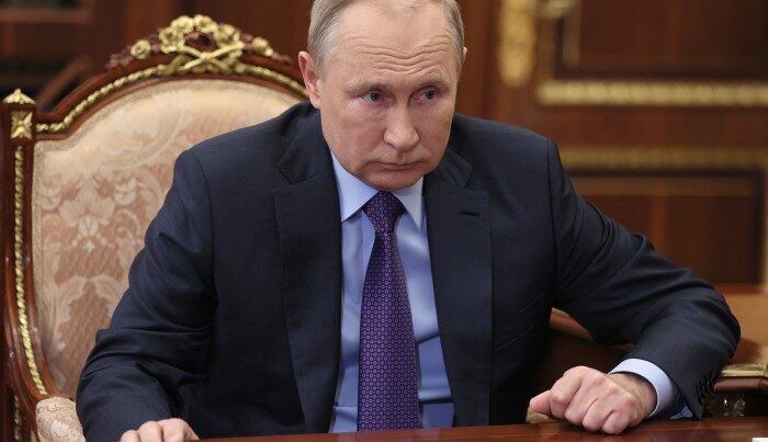 “Putin Rusiyada yalnız axmaqlarla ünsiyyət qurur” – Dumanın sabiq deputatı