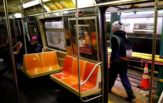 Nyu York metrosunda silhalı HÜCUM: 13 nəfər yaralandı – ANBAAN VİDEO / FOTO