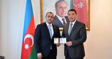 Qazaxıstan səfiri azərbaycanlı deputatlara yubiley medallarını təqdim etdi