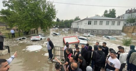 Türkiyədə sel FƏLAKƏTİ – Avtomobillər su altında qaldı – VİDEO