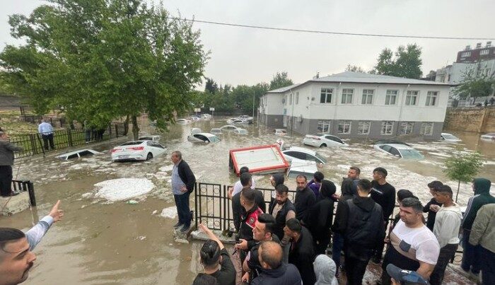 Türkiyədə sel FƏLAKƏTİ – Avtomobillər su altında qaldı – VİDEO