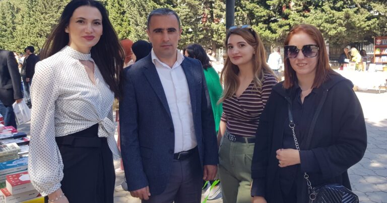 Gənc yazıçı kitab festivalında oxucuları ilə bir araya gəldi – FOTO