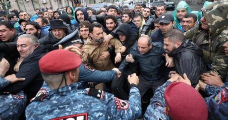 Ermənistanda etirazlar DAVAM EDİR: Köçəryanın oğlu sərbəst buraxıldı – YENİLƏNDİ / VİDEO