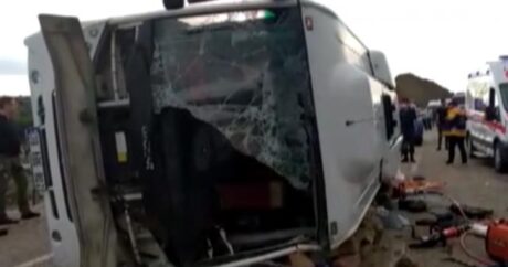 Turist avtobusu aşdı: Ölən və yaralananlar var – VİDEO