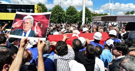 Türkiyə Cüneyt Arkınla vidalaşdı: Minlərlə insan cənazəyə axın etdi – FOTO / VİDEO