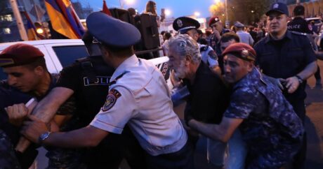 İrəvanda AKSİYA: Polis etirazçını belə döyür – VİDEO