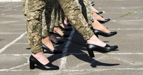 Bu ölkənin tarixində İLK: Qadınlar üçün xüsusi hərbi forma hazırlanır – FOTO