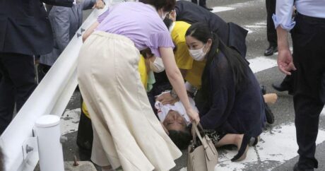 Sui-qəsdə uğrayan Yaponiyanın sabiq Baş naziri öldü  – YENİLƏNDİ / FOTOLAR