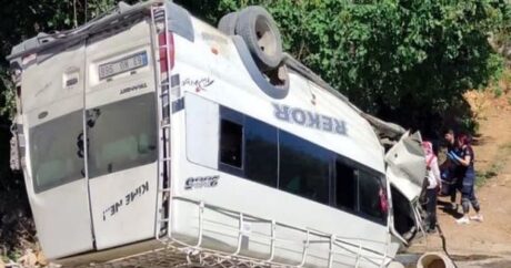Mikroavtobus aşdı – 27 nəfər yaralandı