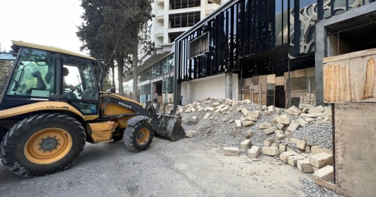 Bakıda məşhur ticarət mərkəzinin yaxınlığında qanunsuz tikintinin qarşısı alındı