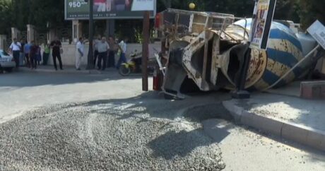 “20 Yanvar”da betonqarışdıran MAŞIN AŞDI