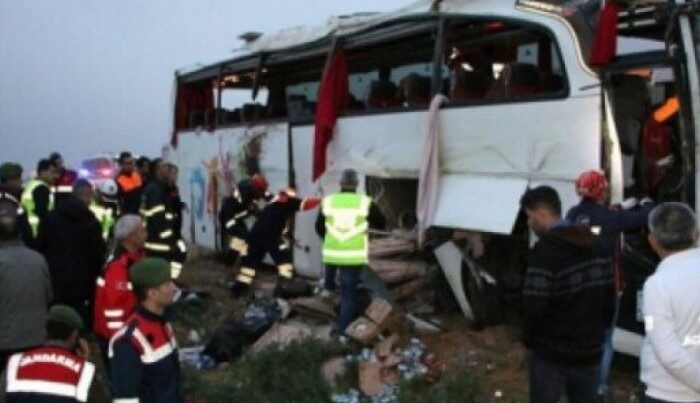 Türkiyədə turist avtobusu qəzaya uğradı – Ölənlər və xəsarət alanlar var