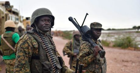 Somalidə silahlılar tərəfindən ələ keçirilən hoteldən 100-dən çox insan çıxarıldı