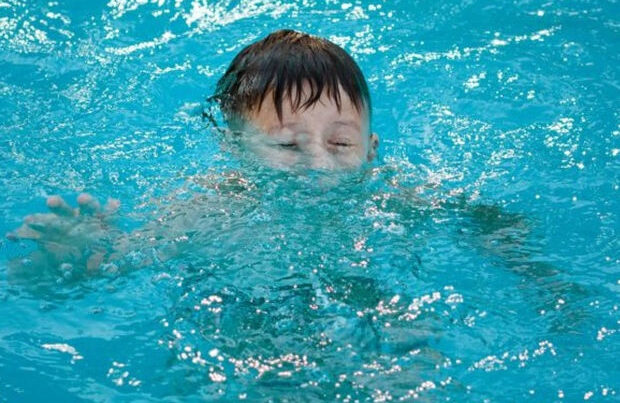 Beş yaşlı uşaq hovuzda boğuldu – Şirvanda