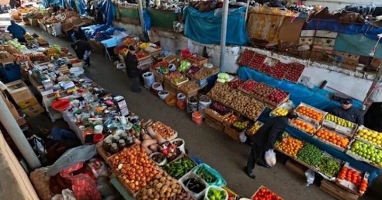 “Meyvəli bazarı”nın direktoru şort qadağasından DANIŞDI: “Hamının anası-bacısı var” – FOTO