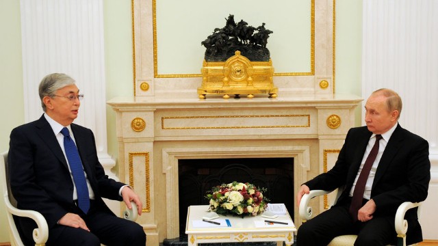 Qazaxıstan prezidenti Putinlə görüşəcək
