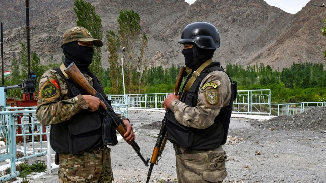Tacikistanla sərhəddəki münaqişədə 50-dən çox qırğız öldü