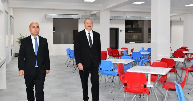 Prezident Binəqədidə yeni inşa olunan məktəbin açılışında iştirak etdi – FOTO