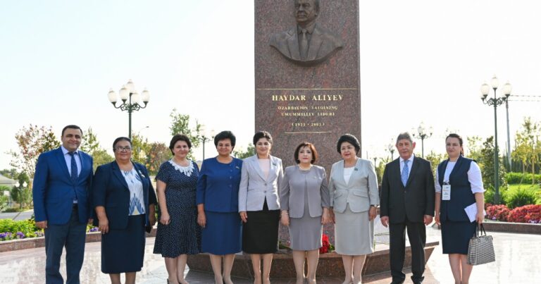 Milli Məclisin nümayəndə heyəti Daşkənddəki Heydər Əliyev Meydanında oldu