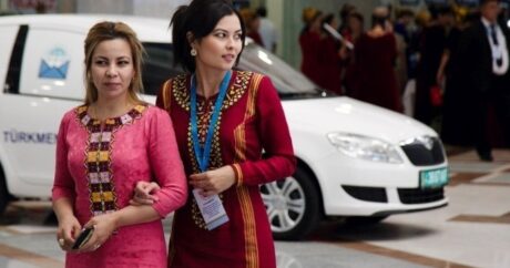 Türkmənistanda yaşı 40-dan aşağı olan qadınlara avtomobil sürmək qadağan edildi