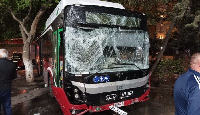 “Baku Bus”ın avtobusu marketə girdi – VİDEO
