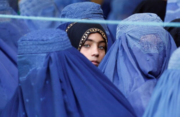 “Taliban”dan qadınlara daha bir QADAĞA: Kişilərin müşayiəti olmadan…