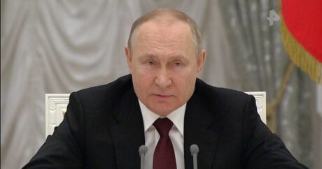 Putin hökumət üzvlərini topladı