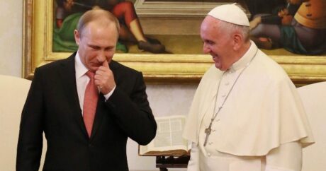 Papa Stalinlə Putini müqayisə etdi