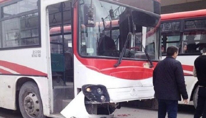 Avtobus sürücüsü qəza törətdi – ÖLƏN VAR