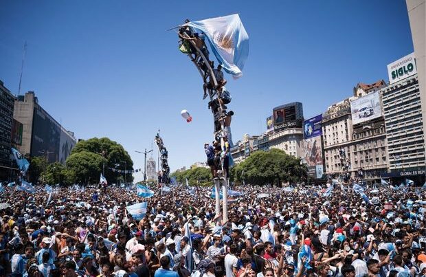 Argentinanın çempionluq paradında faciə ardınca faciə yaşandı