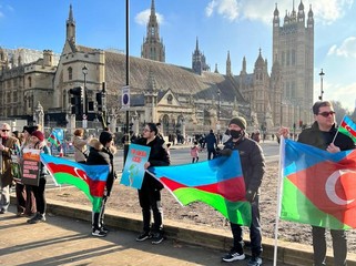 Londonda Ermənistanın Azərbaycanın faydalı qazıntı yataqlarını qanunsuz istismarına etiraz