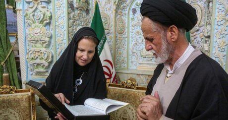 İsveçrənin İrandakı səfirinin hicabı tənqid edilir – FOTO