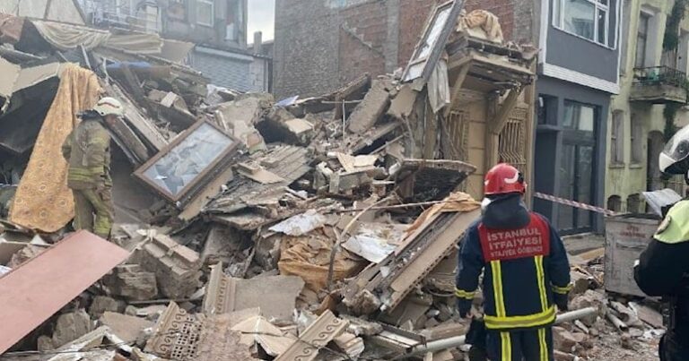 SON DƏQİQƏ! İstanbulda bina çökdü – VİDEO