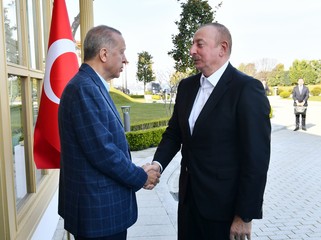 Azərbaycan və Türkiyə liderləri hərbi əməkdaşlığın dərinləşdirilməsini müzakirə etdi