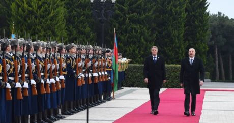 Rumıniya Prezidenti Klaus Yohannisin rəsmi qarşılanma mərasimi oldu – FOTO