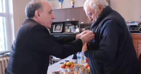 Baş prokuror 85 illik yubileyi ilə əlaqədar İlyas İsmayılovu medalla təltif edib – FOTO