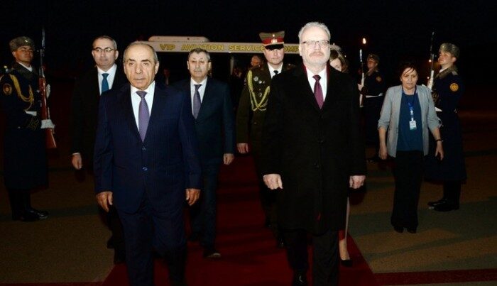 Latviya Prezidenti Azərbaycana gəldi – FOTO
