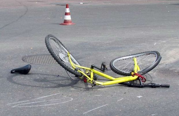 Bakıda velosiped sürən kişi və qızını avtomobil vurdu – ÖLƏN VAR