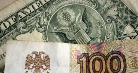 Rusiyada dollar son bir ildə ilk dəfə 80 rublu ötdü