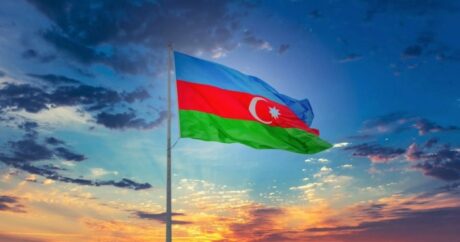FHN-in əməkdaşı Afrikanın ən hündür nöqtəsində Azərbaycan bayrağını dalğalandırdı